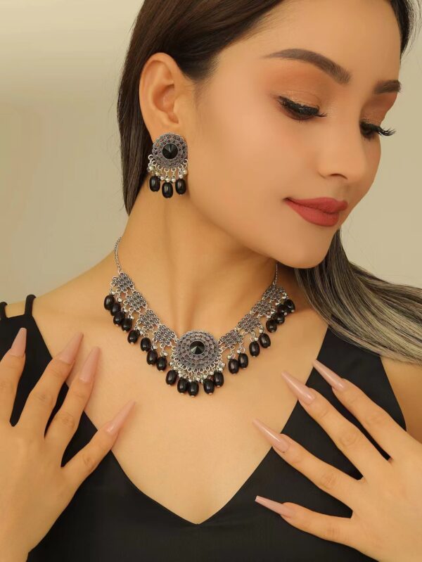 Retro Indian Style Necklace And Earrings Suite - Image 6